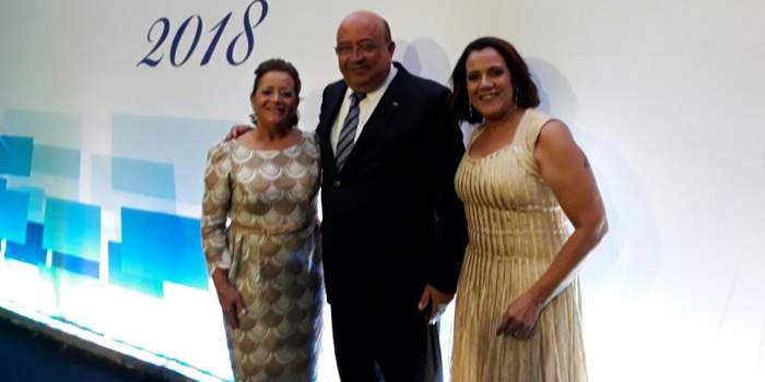 O chefe de gabinete da Presidência acompanhado da presidente do CRC-MG (esq) e da vice-presidente de Administração e Planejamento (dir) / Foto: Divulgação